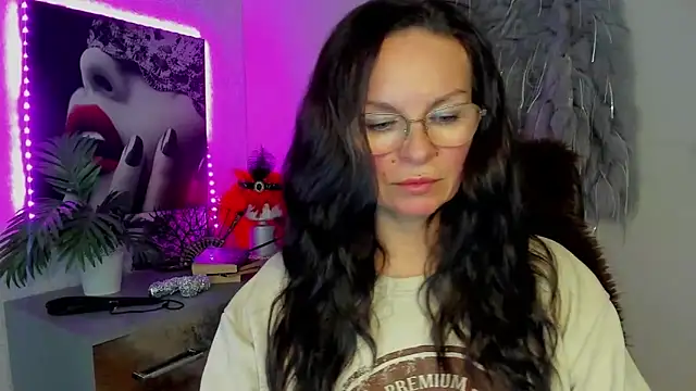 HelenLuxx online show from 03.02.26