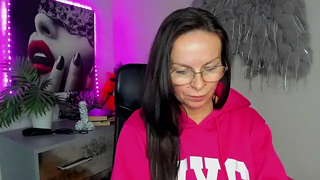 HelenLuxx online show from 03.11.26