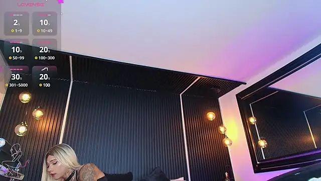  Holly Cat online show from 03.18.25