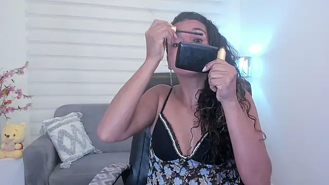 leslyflorez online show from 12.14.24