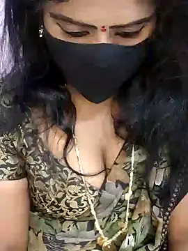 Snapshot of louise92 chatting on 12.17.24 louise92 online show from 12.17.24