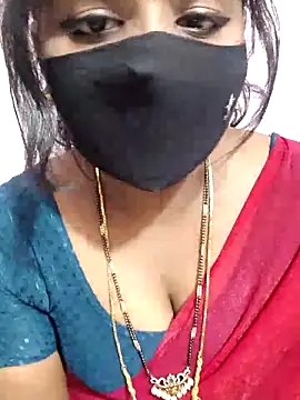 Snapshot of louise92 chatting on 02.02.25 louise92 online show from 02.02.25