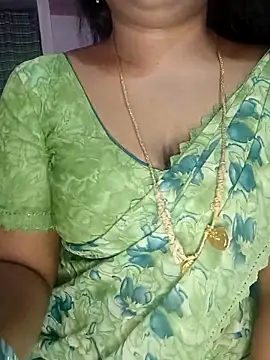 Snapshot of louise92 chatting on 03.29.26 louise92 online show from 03.29.26