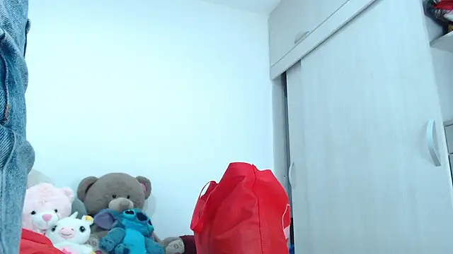 Snapshot of Amelia_Debora_Antonella chatting on 11.01.25 Amelia Debora Antonella online show from 11.01.25