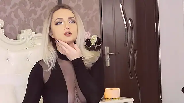 Snapshot of EllianaReese chatting on 02.21.25 EllianaReese online show from 02.21.25