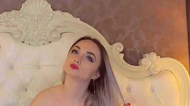 Snapshot of EllianaReese chatting on 03.19.25 EllianaReese online show from 03.19.25