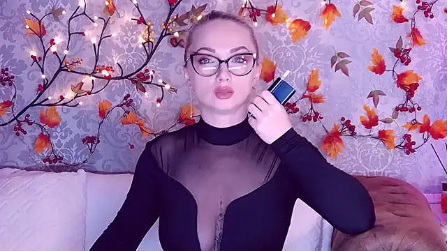 Snapshot of EllianaReese chatting on 10.09.25 EllianaReese online show from 10.09.25