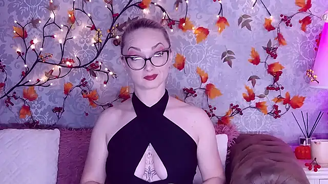 Snapshot of EllianaReese chatting on 10.17.25 EllianaReese online show from 10.17.25