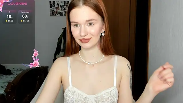 Snapshot of EmilySoul chatting on 10.08.25 EmilySoul online show from 10.08.25