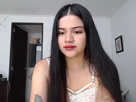 Snapshot of angelbeat_ chatting on 12.18.24 angelbeat online show from 12.18.24