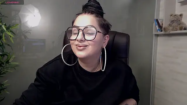 BustyAllyy online show from 03.20.25