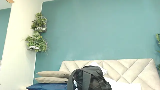 Snapshot of SharisWillian chatting on 05.16.26 SharisWillian online show from 05.16.26
