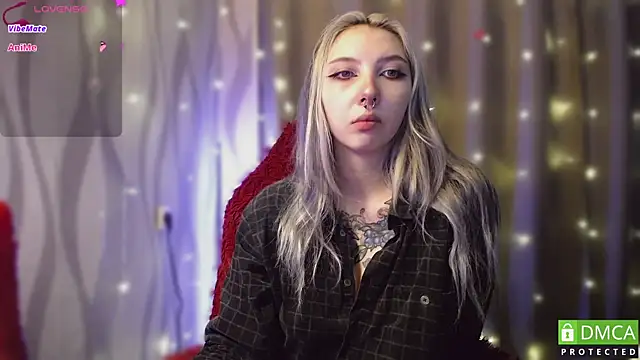 Snapshot of JustMeowGirl chatting on 01.20.25 JustMeowGirl online show from 01.20.25