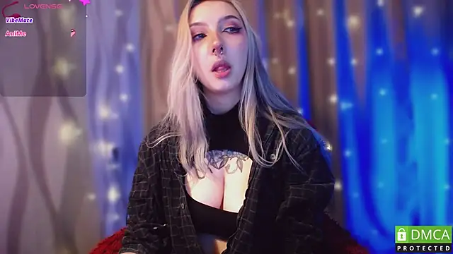 Snapshot of JustMeowGirl chatting on 02.21.25 JustMeowGirl online show from 02.21.25