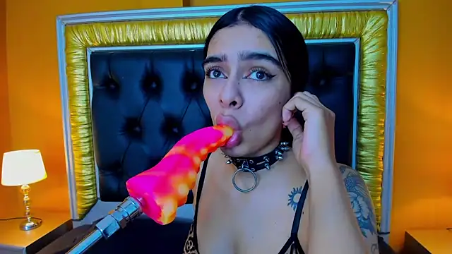 Snapshot of Foxy_Assh_ chatting on 03.21.25 Foxy Assh online show from 03.21.25