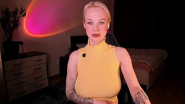 Snapshot of Polusladkoye chatting on 04.28.26 Polusladkoye online show from 04.28.26