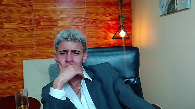 Bastiaan 28 online show from 12.18.24