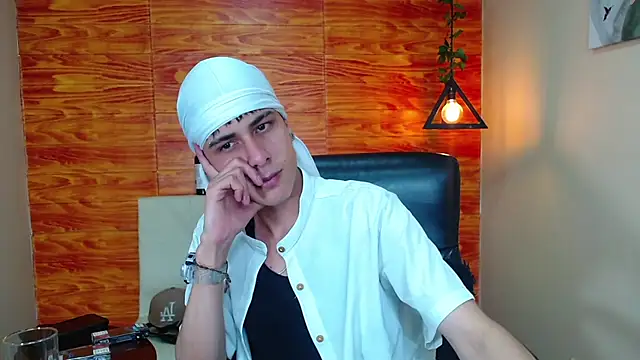 Bastiaan 28 online show from 01.15.25