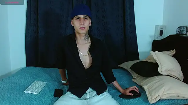 Snapshot of Bastiaan_28 chatting on 12.15.25 Bastiaan 28 online show from 12.15.25