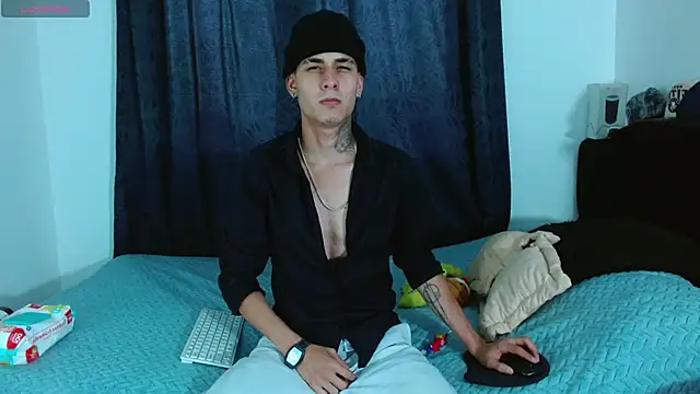 Snapshot of Bastiaan_28 chatting on 12.22.25 Bastiaan 28 online show from 12.22.25