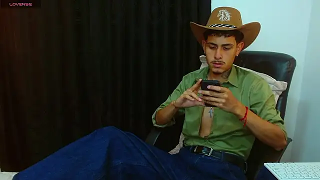 Snapshot of Bastiaan_28 chatting on 03.08.26 Bastiaan 28 online show from 03.08.26