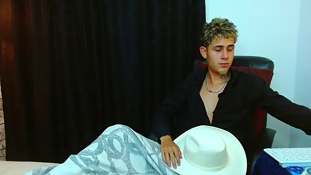 Snapshot of Bastiaan_28 chatting on 03.21.26 Bastiaan 28 online show from 03.21.26