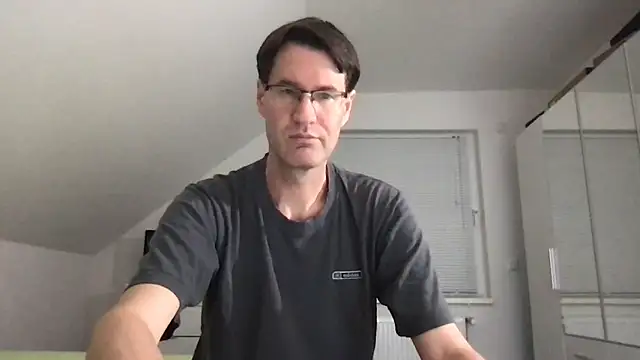 Snapshot of zxzx_cam1 chatting on 10.20.25 zxzx cam1 online show from 10.20.25