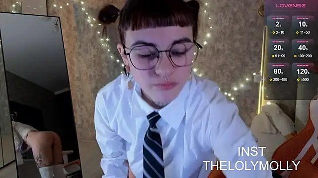 LolyMolli online show from 10.17.25