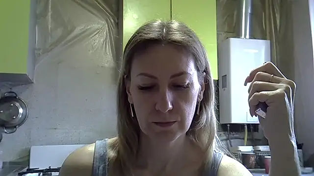 Snapshot of AshleyXHoney chatting on 04.24.26 AshleyXHoney online show from 04.24.26