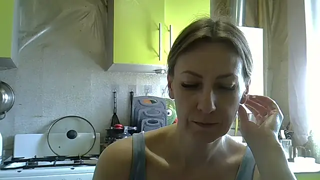 Snapshot of AshleyXHoney chatting on 05.05.26 AshleyXHoney online show from 05.05.26
