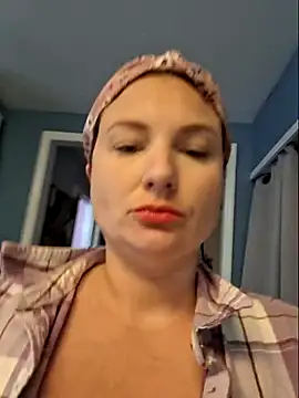 MilfyMrsRobinson online show from 10.15.25