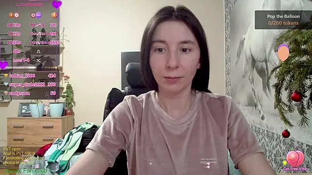 Snapshot of Wowpornoo chatting on 12.25.24 Wowpornoo online show from 12.25.24