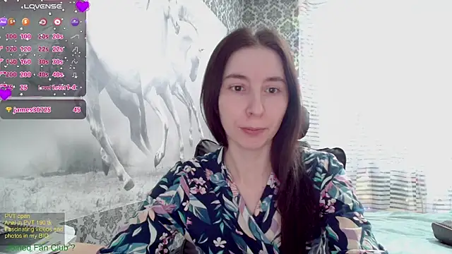 Snapshot of Wowpornoo chatting on 02.15.25 Wowpornoo online show from 02.15.25