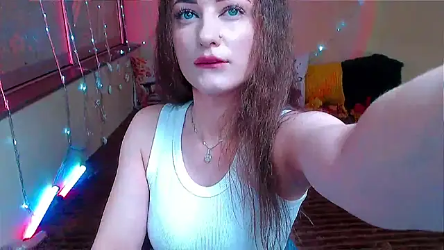 Snapshot of LizaSenri chatting on 11.12.25 LizaSenri online show from 11.12.25