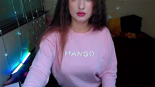 Snapshot of LizaSenri chatting on 11.25.25 LizaSenri online show from 11.25.25