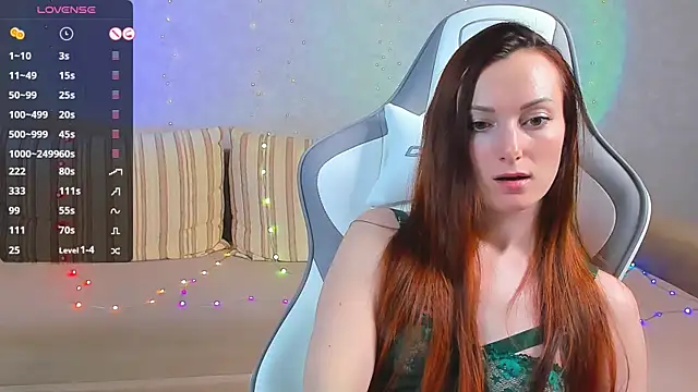 Snapshot of FlamyGold chatting on 03.10.25 FlamyGold online show from 03.10.25