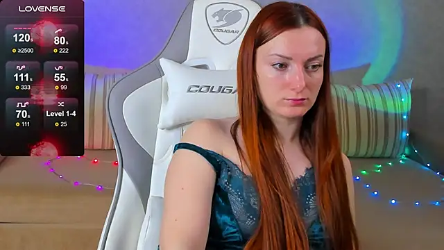 Snapshot of FlamyGold chatting on 10.20.25 FlamyGold online show from 10.20.25