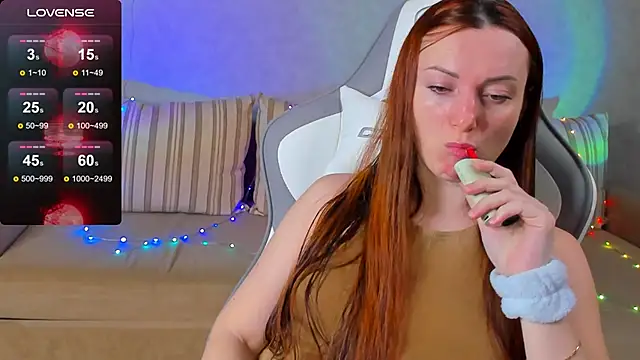 Snapshot of FlamyGold chatting on 10.24.25 FlamyGold online show from 10.24.25