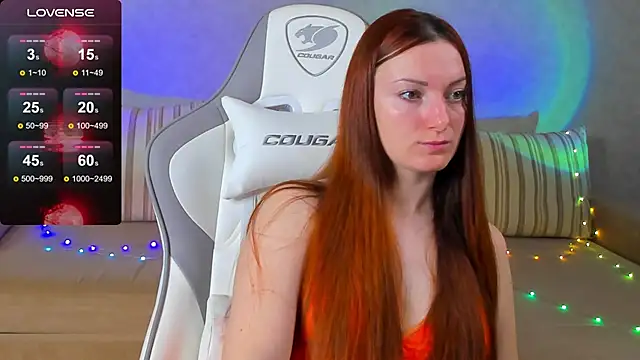 Snapshot of FlamyGold chatting on 10.26.25 FlamyGold online show from 10.26.25