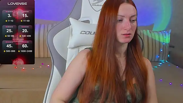 Snapshot of FlamyGold chatting on 11.19.25 FlamyGold online show from 11.19.25