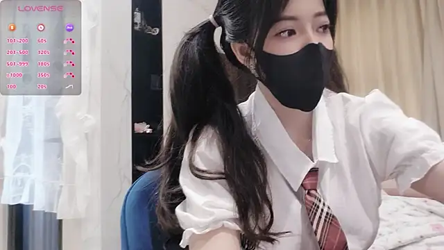 Snapshot of TuyetNhi2k6 chatting on 01.11.25 TuyetNhi2k6 online show from 01.11.25