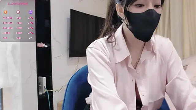 Snapshot of TuyetNhi2k6 chatting on 01.17.25 TuyetNhi2k6 online show from 01.17.25