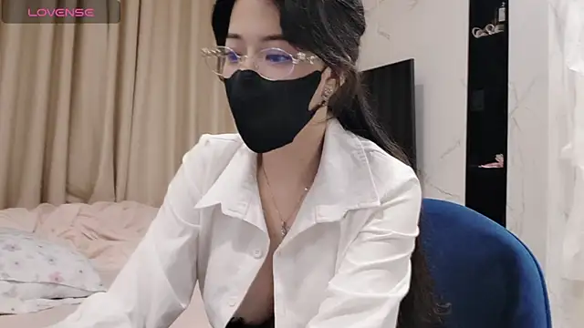 Snapshot of TuyetNhi2k6 chatting on 01.24.25 TuyetNhi2k6 online show from 01.24.25