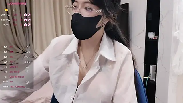 Snapshot of TuyetNhi2k6 chatting on 01.31.25 TuyetNhi2k6 online show from 01.31.25