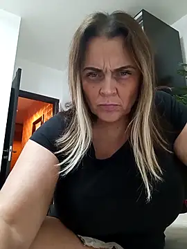 hugebobbs online show from 09.17.25