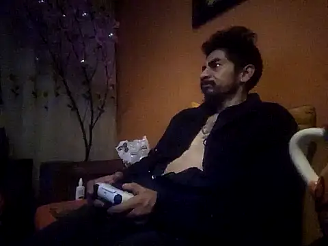 Snapshot of Angel_Coronel chatting on 01.15.25 Angel Coronel online show from 01.15.25