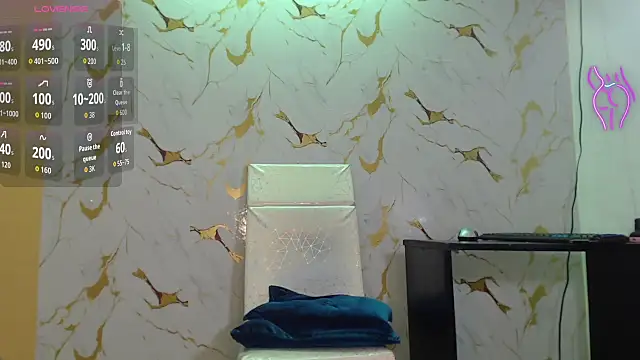 Snapshot of Sara-fox chatting on 10.01.25 Sara-fox online show from 10.01.25