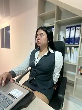 Snapshot of VAL_PRINCESS chatting on 10.21.25 VAL PRINCESS online show from 10.21.25