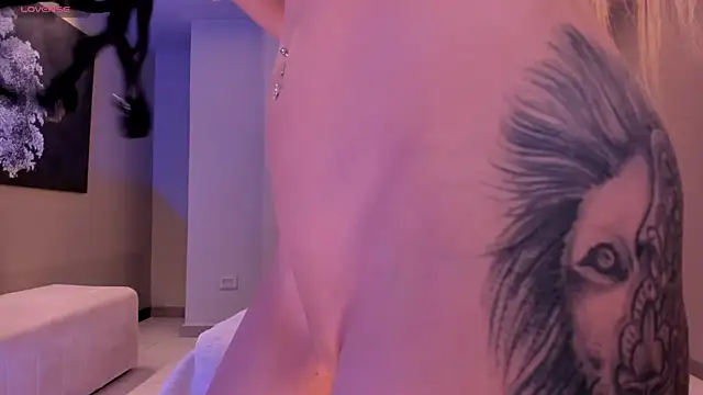 HannaConnor  online show from 02.10.25