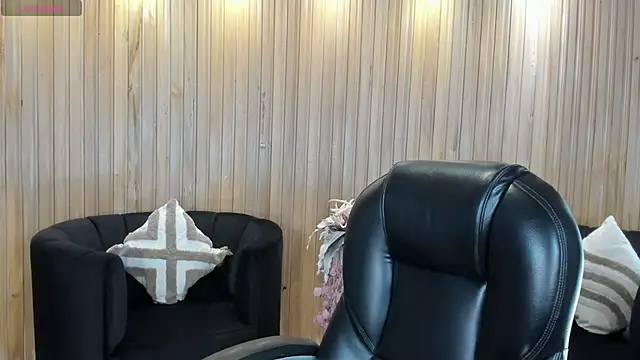 HannaConnor  online show from 12.17.25